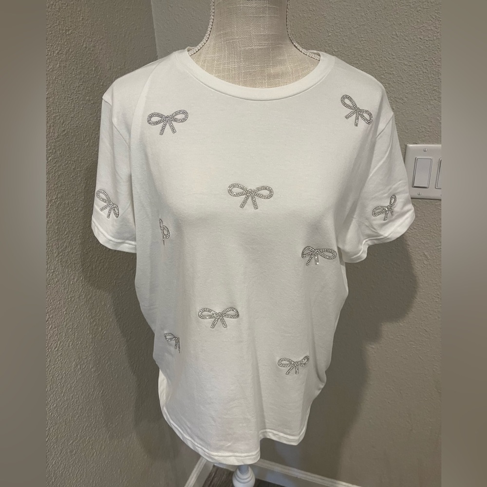 White T-shirt with bling bows